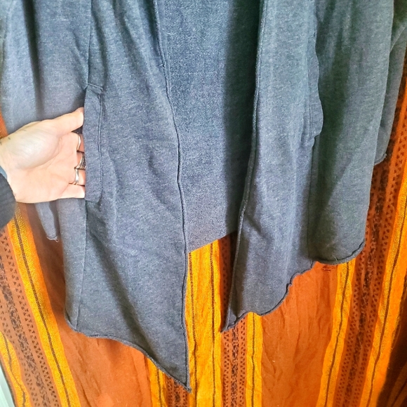 Gray hooded long jersey cardigan with pockets and asymmetrical hem - Picture 3 of 6